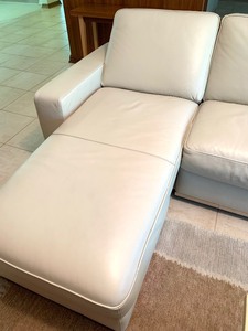lot 12 image: Ekornes Stressless Leather Sofa wLounger