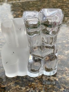 lot 111 image: Signed Daum (France) Art Glass