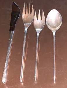 lot 113 image: International Sterling Flatware Set Vision