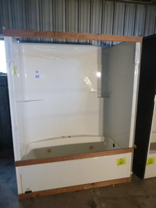 lot 25 image: White Tub with Surround