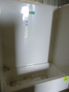 lot 27 image: White Tub with Surround