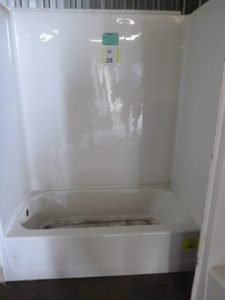 lot 28 image: White Tub with Surround