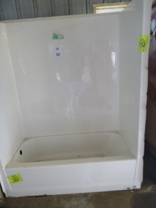 lot 30 image: White Tub with Surround