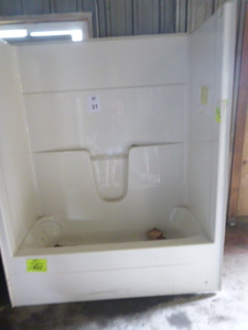 lot 31 image: White Tub with Surround