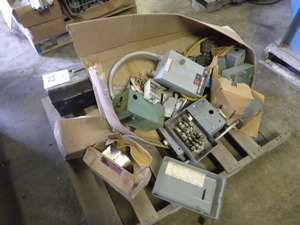 lot 72 image: Pallet of Miscellaneous Electrical Items