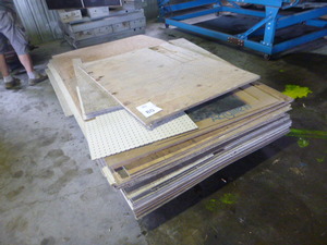 lot 80 image: Pallet of Panels