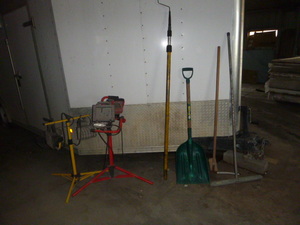 lot 112 image: Garage Items