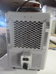 lot 153 image: Titan Milkhouse Heater