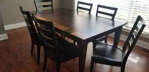 lot 2 image: Ethan Allen Harvest Table  2 Leaves with 6 Chairs