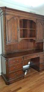 lot 34 image: Executive Desk Workstation
