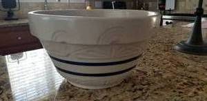 lot 61 image: Roseville 2 Band White Ware Bowl No. 305