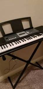 lot 13 image: Yamaha Electronic Keyboard YPT-230