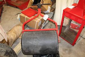 lot 83 image: Landscape Roller 18in.
