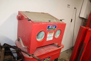 lot 81 image: King Abrasive Blast Cabinet 4004-0