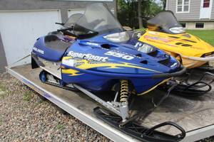 lot 73 image: 2002 Polaris Super Sport 550 Fan Cooled Twin Snowmobile Sled