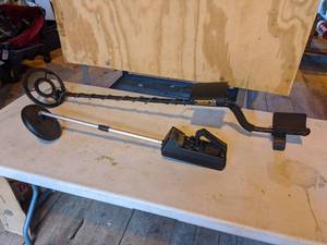 lot 188 image: (2) Metal Detectors - Bounty Hunter Pioneer 101 and Micronta 3001