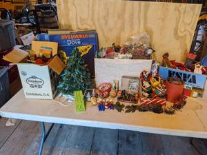 lot 218 image: Christmas Dcor Lot 1
