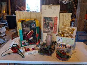 lot 219 image: Christmas Dcor Lot 2
