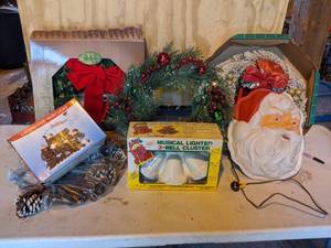 lot 222 image: Christmas Dcor Lot 3
