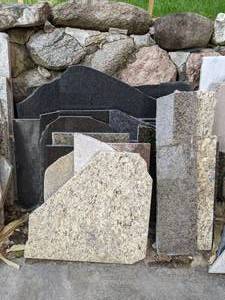 lot 8 image: Lot of 17 Pieces of Granite and Marble Slabs - Lot 4