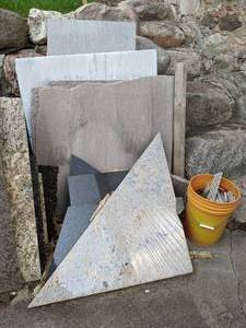 lot 9 image: Lot of 15 Pieces of Granite and Marble Slabs with Ceramic Tiles - Lot 5