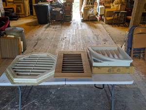 lot 128 image: 3 Assorted Louvers