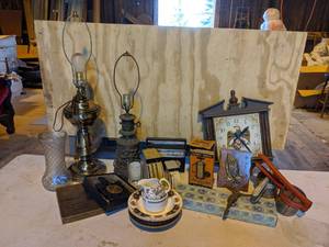 lot 144 image: Lot of Home Dcor and Housewares