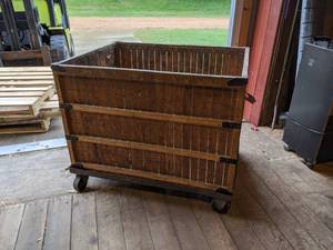 lot 14 image: Vintage Honeywell Rolling Wood Crate - GREAT Barn Find