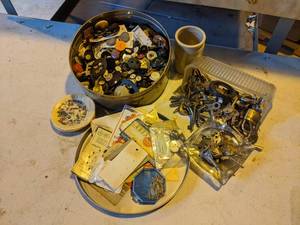 lot 75 image: Lot of Buttons, Findings, Notions, Ashtrays, and Vintage Keys
