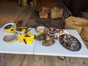 lot 26 image: Lot of Vintage Kitchenware and Light Fixture