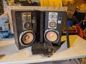 lot 40 image: Vintage Sansui Speakers