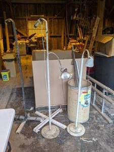 lot 46 image: Cardboard Barrel and (4) Shop Lights