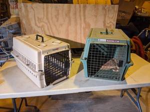lot 47 image: (2) Pet Carriers
