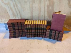 lot 89 image: Set of 25 Universal Standard Encyclopedias
