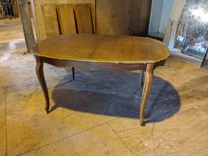 lot 105 image: Dining Room Table