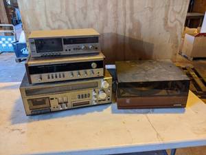 lot 123 image: Vintage Stereo Equipment