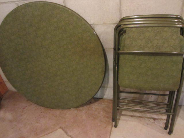elmo table and chairs