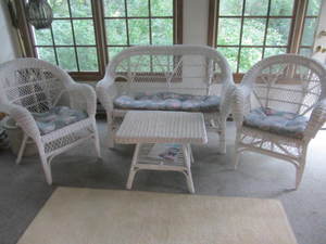 lot 14 image: Wicker Porch Set
