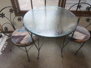 lot 15 image: Bistro Set