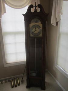 lot 3 image: Colonial Grandfather Clock