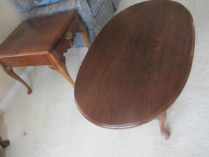 lot 9 image: Coffee & Lamp Tables