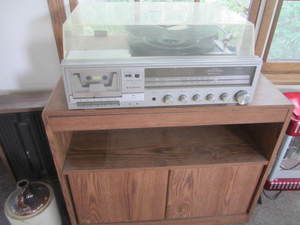 lot 49 image: Sanyo Receiver, JXT Turntable