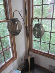 lot 48 image: Vintage Floor Lamp