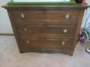lot 24 image: Antique Dresser