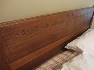 lot 29 image: Spoon Carved Bed
