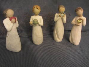 lot 79 image: Willow Tree Figures