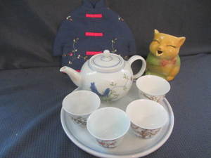 lot 100 image: Tea Set, Shawnee Creamer