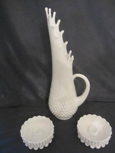 lot 69 image: Milk Glass Hobnail