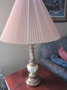 lot 42 image: Table Lamp