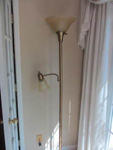 lot 43 image: Floor Lamp